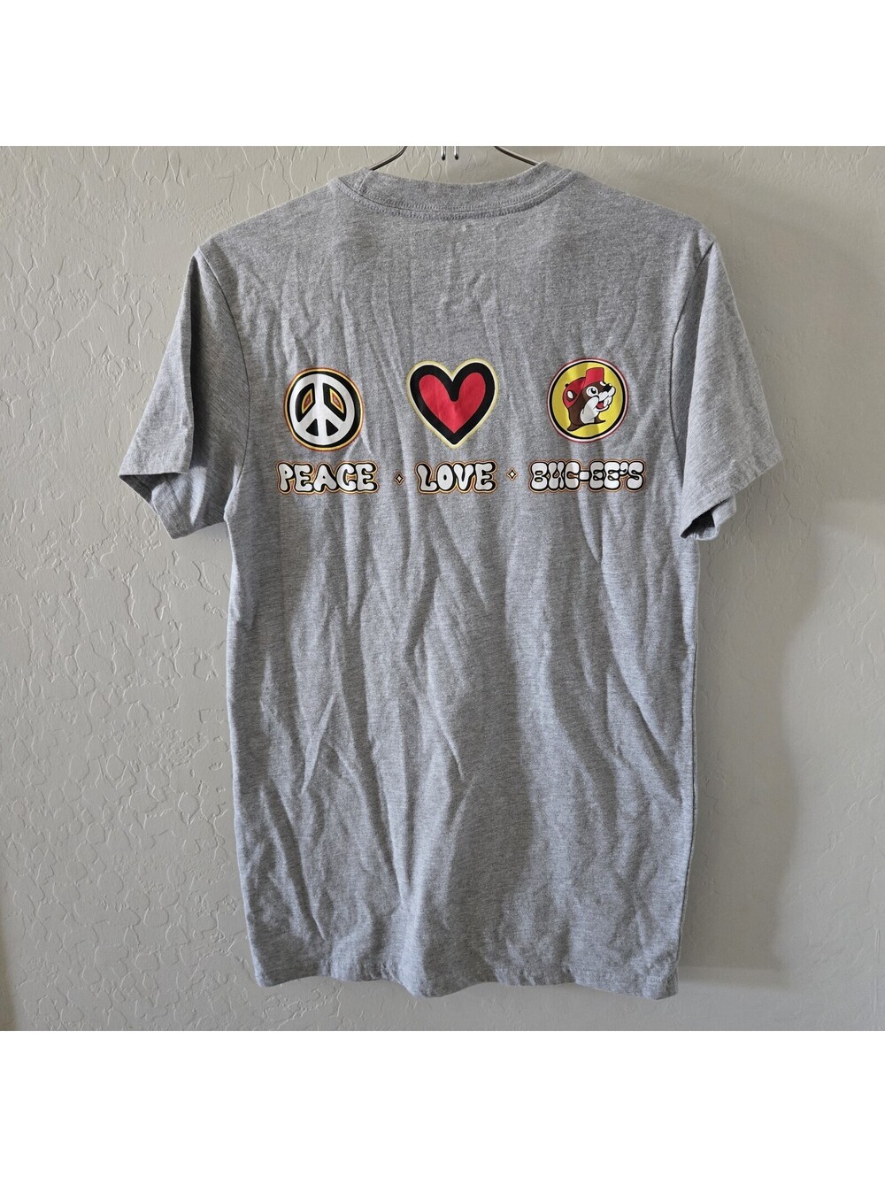 BUC-EE'S T Shirt Adult Small Peace Love Bucees Light Gray